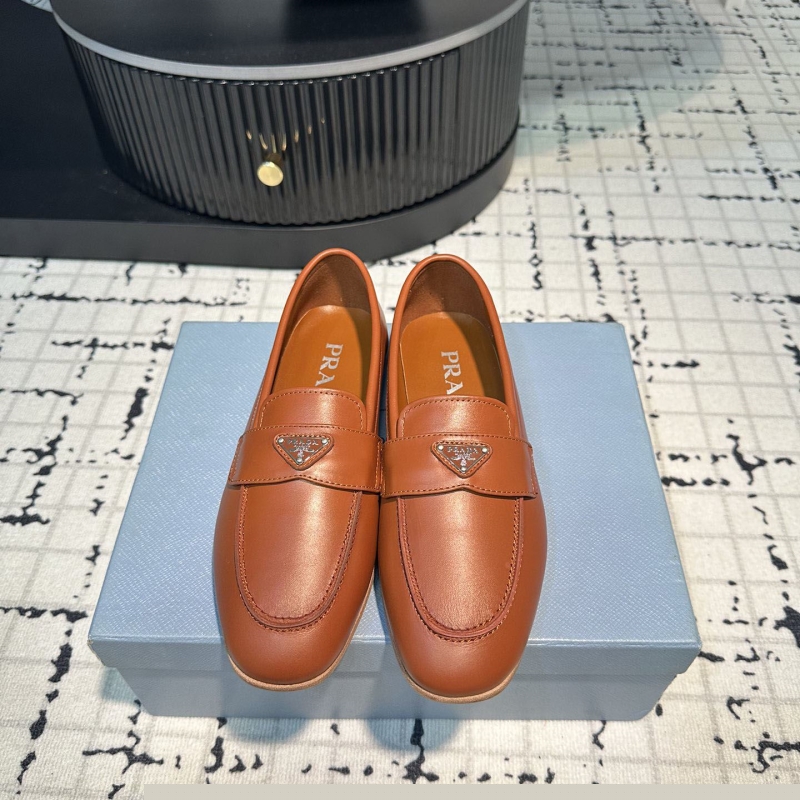 Pra*a leather shoes